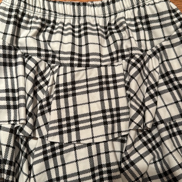 Cheryl Kids skort like new sz small super soft cozy material - Picture 2 of 4